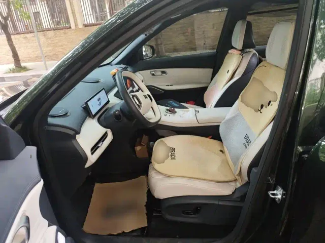 Geely Galaxy Starship 7 EM-i — Фото автомобиля 16