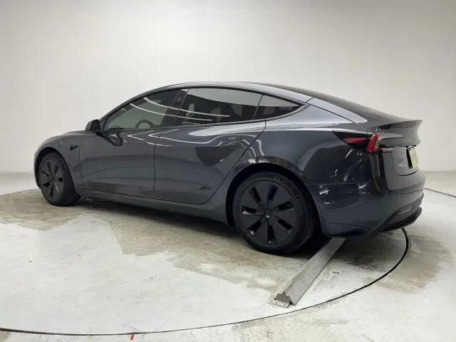 Tesla Model 3 — Фото автомобиля 14
