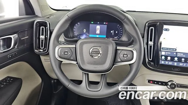 Volvo XC40 — Фото автомобиля 19