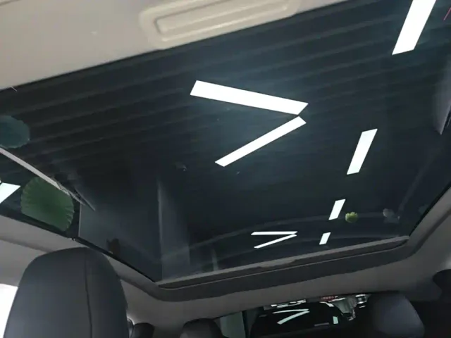 Tesla Model Y — Фото автомобиля 17