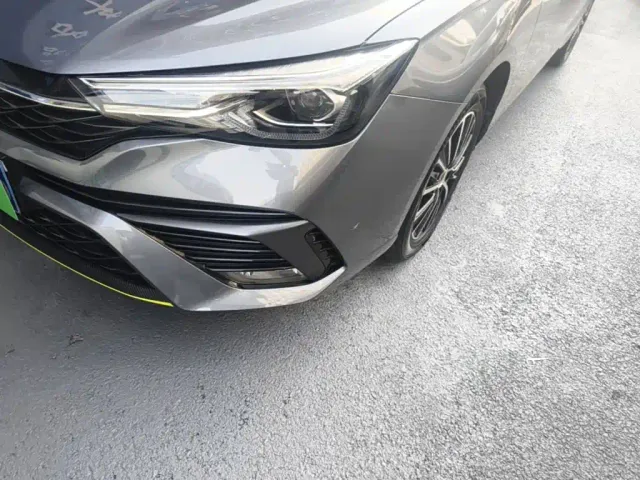 Roewe i5 — Фото автомобиля 23
