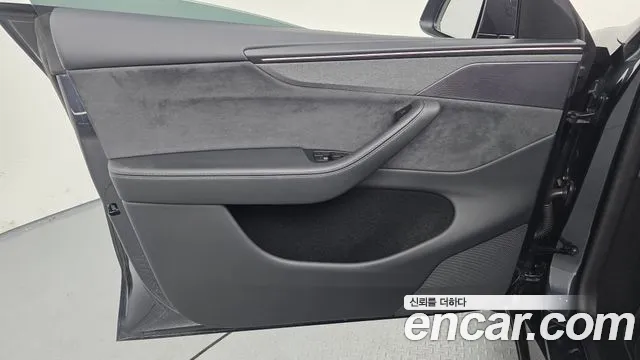 Tesla Model Y — Фото автомобиля 22