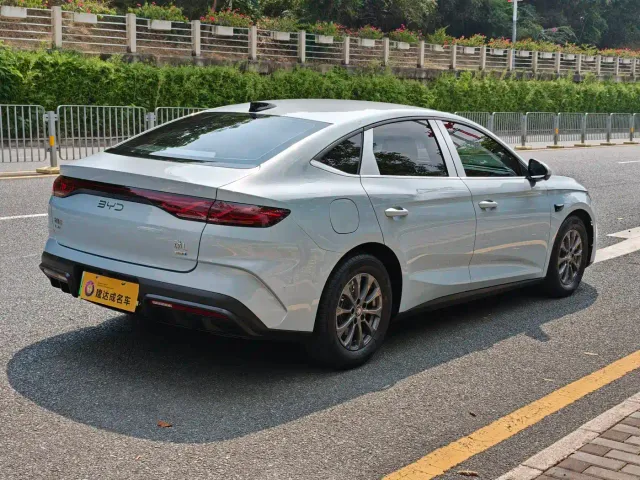 BYD Qin L — Фото автомобиля 4