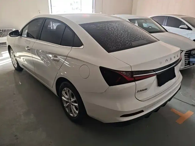 Roewe i5 — Фото автомобиля 4