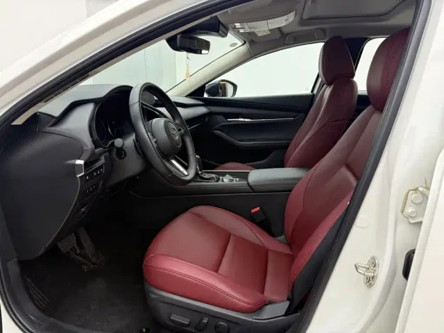 Mazda Axela — Фото автомобиля 10