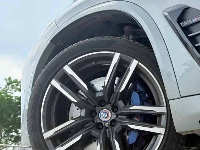 BMW X5 M — Фото автомобиля 14