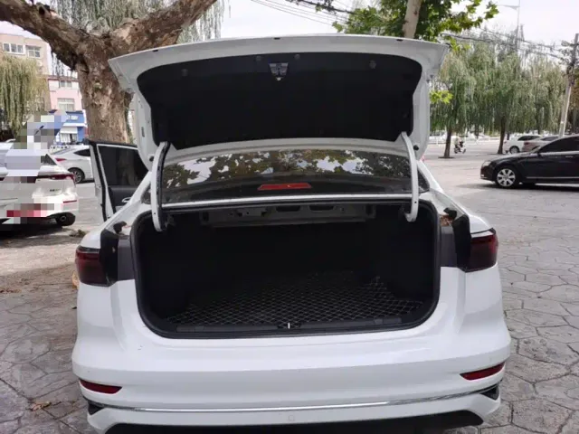 Geely Emgrand — Фото автомобиля 18