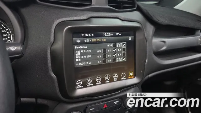 Jeep Renegade — Фото автомобиля 22