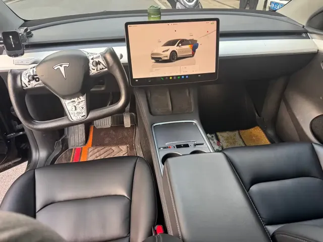 Tesla Model Y — Фото автомобиля 8