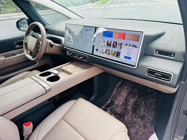 Li Auto MEGA — Фото автомобиля 17
