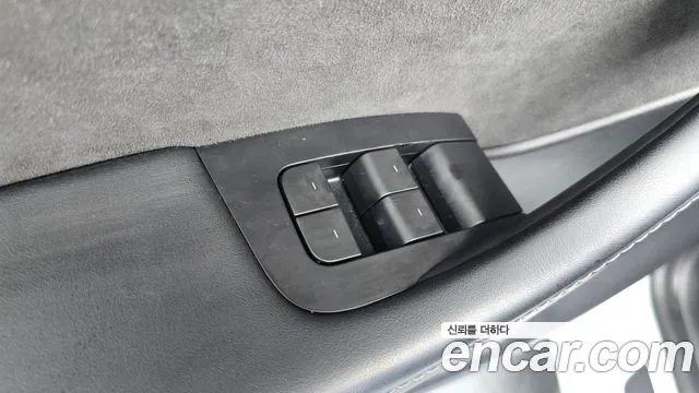 Tesla Model Y — Фото автомобиля 20