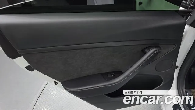 Tesla Model 3 — Фото автомобиля 25