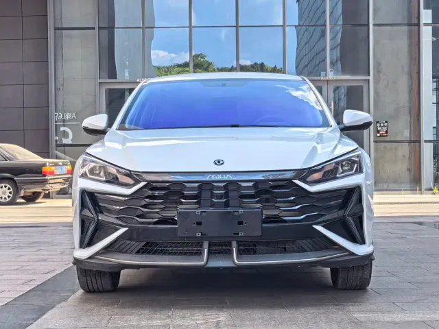 Dongfeng Yixuan — Фото автомобиля 2
