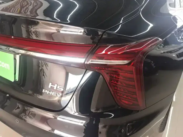 Hongqi H5 PHEV — Фото автомобиля 7