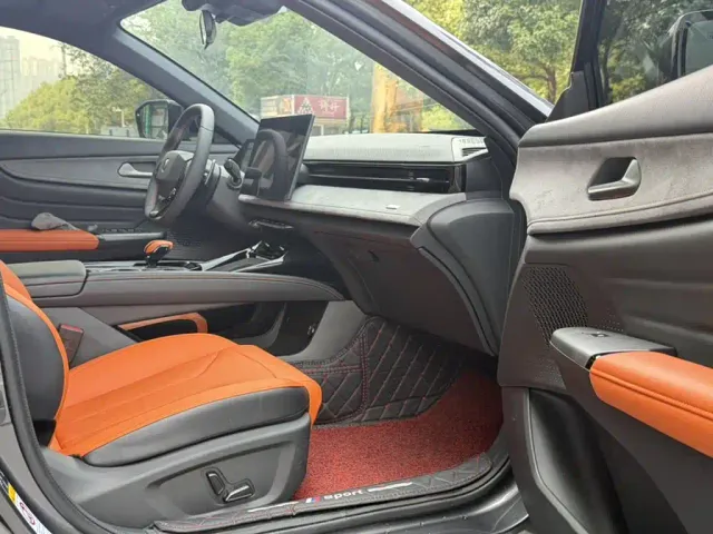 Changan Changan UNI-V 2025 1.5T Sport Edition — Фото автомобиля 21