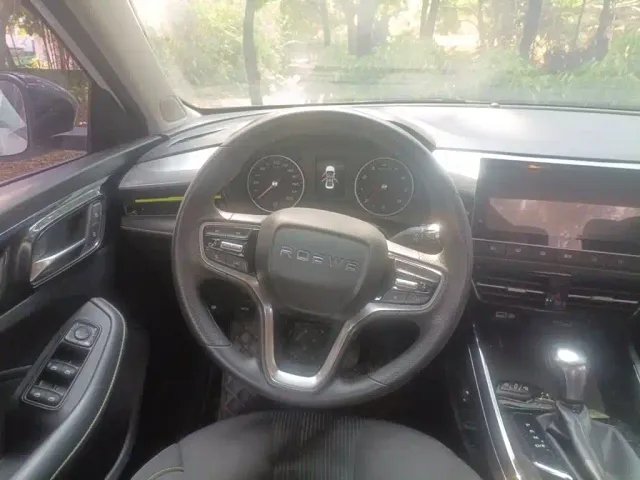 Roewe Roewe i5 2021 1.5L CVT Platinum Edition — Фото автомобиля 6
