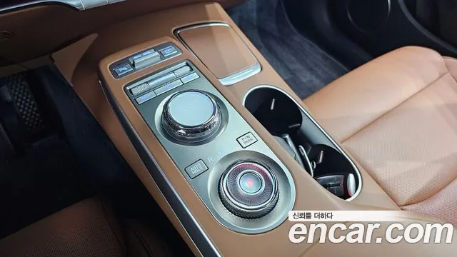 Genesis GV70 2.5T Бензин 2WD — Фото автомобиля 8
