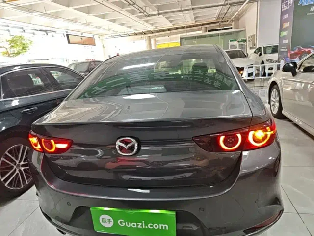 Mazda Axela — Фото автомобиля 5