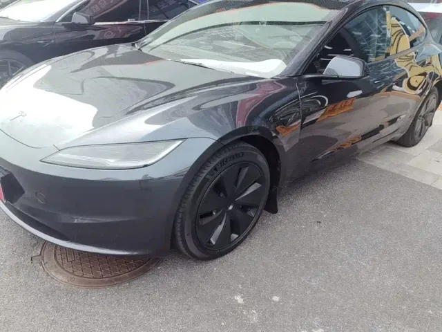 Фотография автомобиля — Tesla Model 3