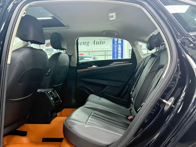 Volkswagen Passat — Фото автомобиля 17