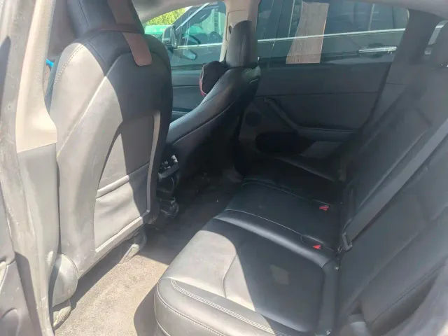 Tesla Model Y — Фото автомобиля 5