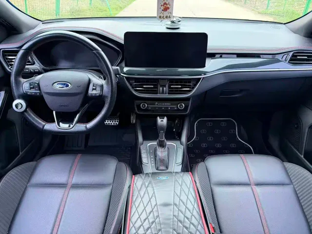 Ford Focus — Фото автомобиля 8