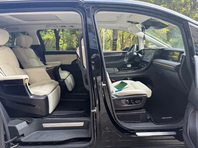GAC Trumpchi E9 — Фото автомобиля 10