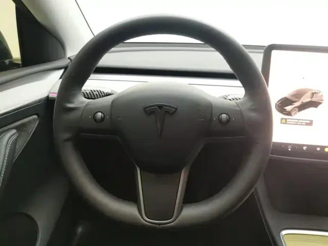 Tesla Model Y — Фото автомобиля 15