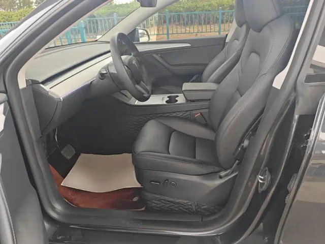 Tesla Model Y — Фото автомобиля 14