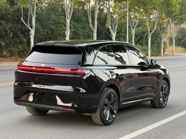 Li Auto L6 — Фото автомобиля 6