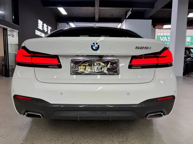 BMW 5 Series — Фото автомобиля 12