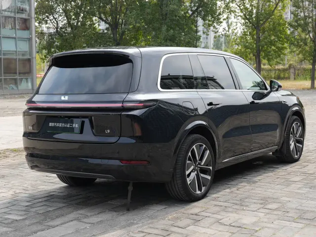 Li Auto L9 — Фото автомобиля 4