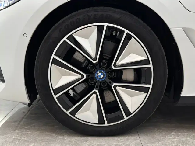BMW i3 — Фото автомобиля 19