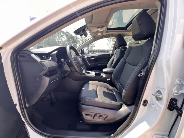 Toyota RAV4 — Фото автомобиля 9