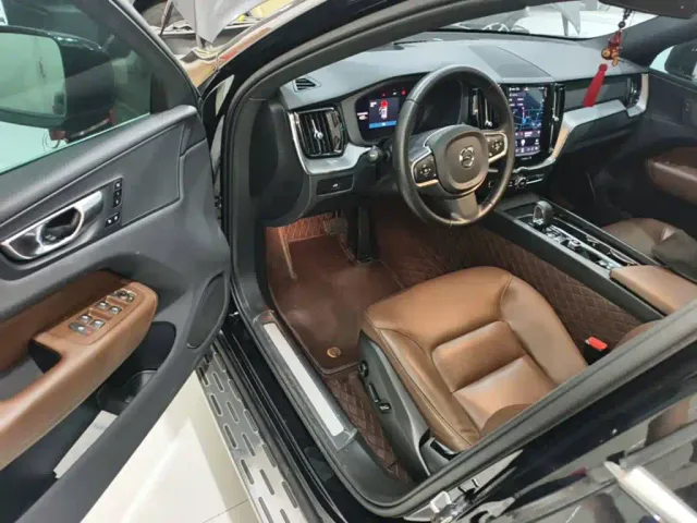 Volvo XC60 — Фото автомобиля 15
