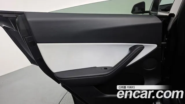 Tesla Model Y — Фото автомобиля 14