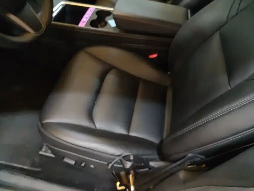 Tesla Model Y 2022 Rear-Wheel Drive Version — Фото автомобиля 14