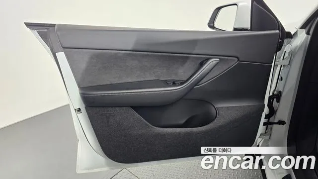 Tesla Model Y — Фото автомобиля 13