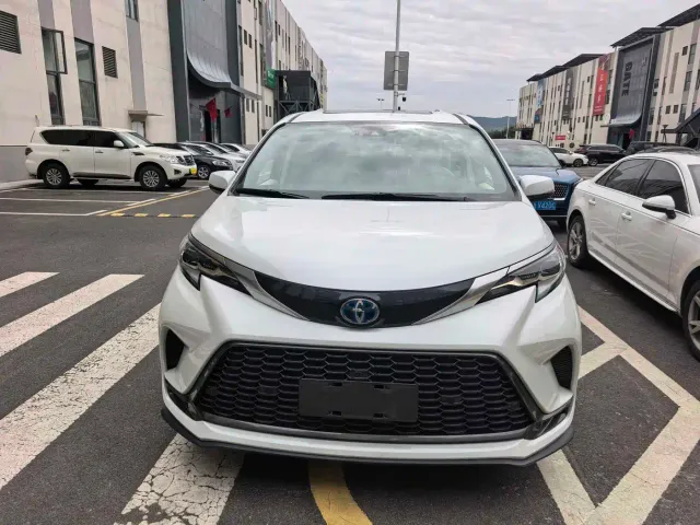 Toyota Granvia — Фото автомобиля 2