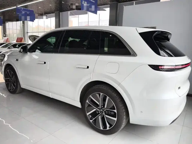 Li Auto L6 — Фото автомобиля 4