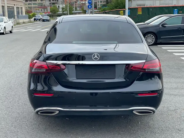 Mercedes-Benz E-Class — Фото автомобиля 8