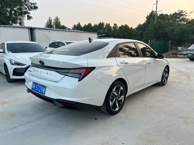 Hyundai Elantra — Фото автомобиля 4