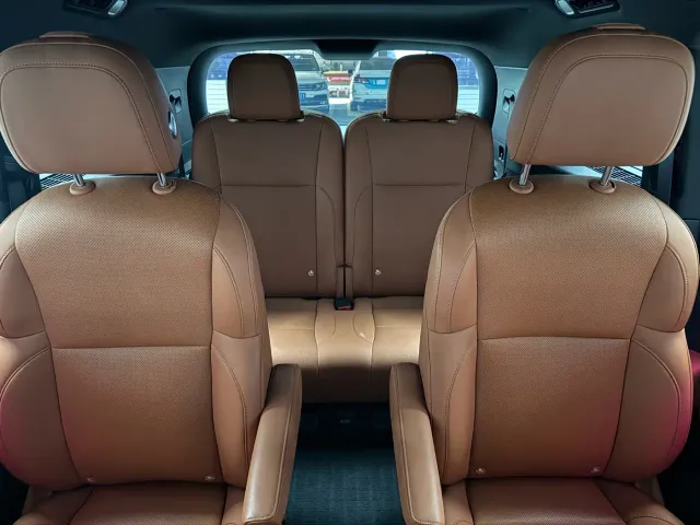 Li Auto L8 — Фото автомобиля 15