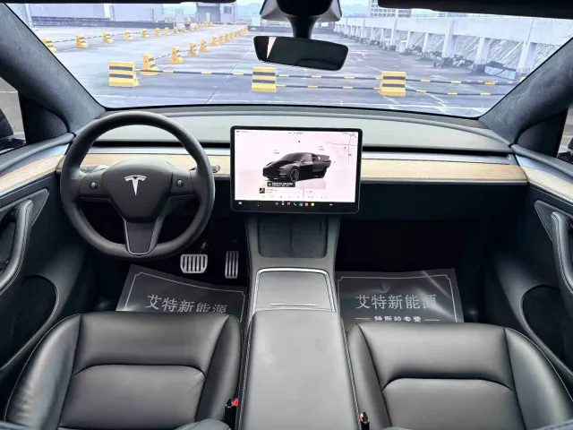 Tesla Model Y — Фото автомобиля 12