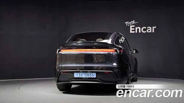 Tesla Model Y — Фото автомобиля 4