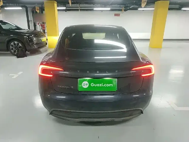 Tesla Model 3 — Фото автомобиля 5