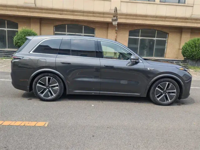 Li Auto L8 — Фото автомобиля 14