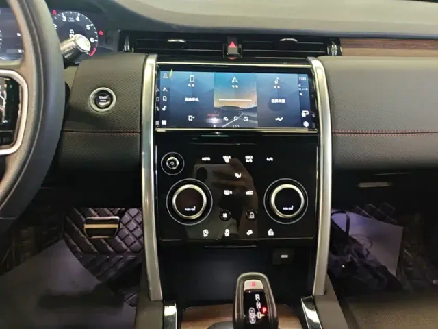 Land Rover Discovery Sport — Фото автомобиля 12