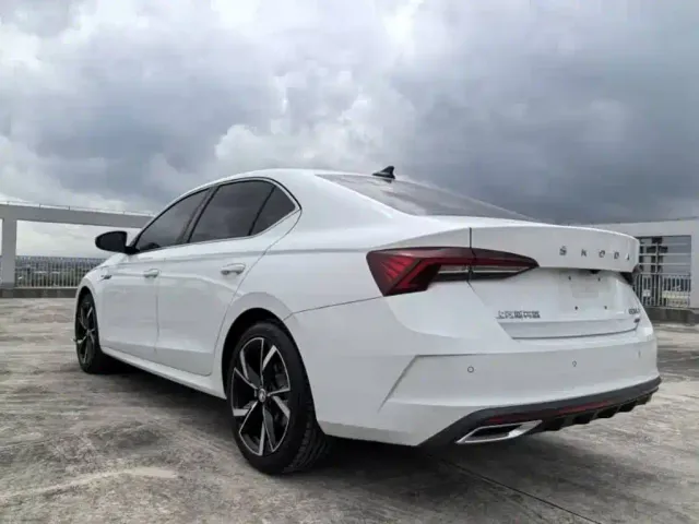 Škoda Octavia 2023 Facelift PRO TSI280 Premium Edition — Фото автомобиля 3
