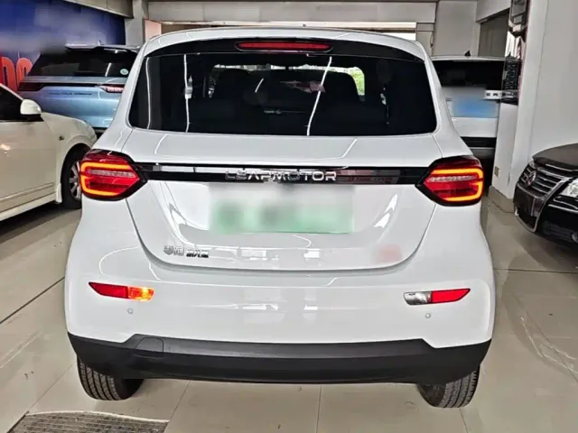 Leapmotor T03 — Фото автомобиля 5